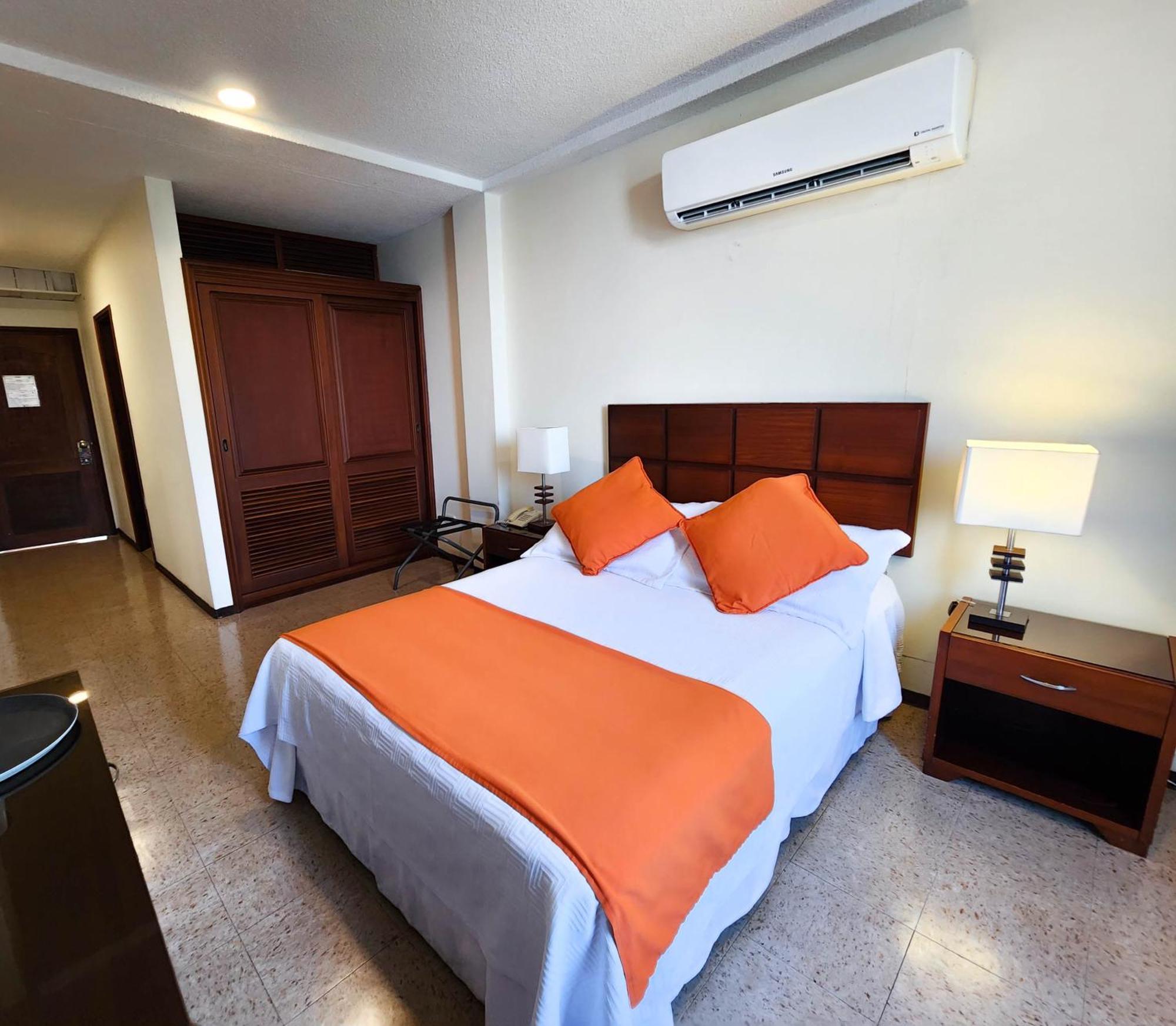 Hotel Anaconda Летисия Екстериор снимка